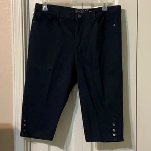 Gloria Vanderbilt Navy Blue capris